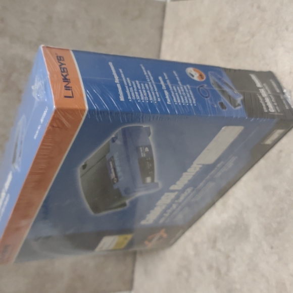 Linksys EtherFast Cable/DSL Router w/4 Port Switch - Picture 2 of 6